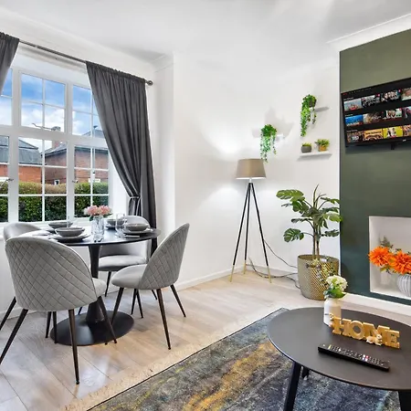 Luxe Stays Jacuzzi - Sleeps 7 - Putney Bridge